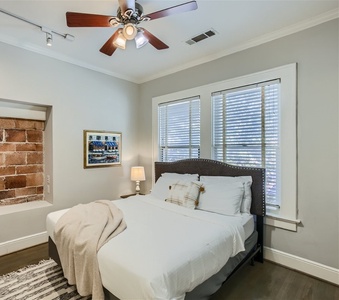 Master Bedroom with queen sized bed