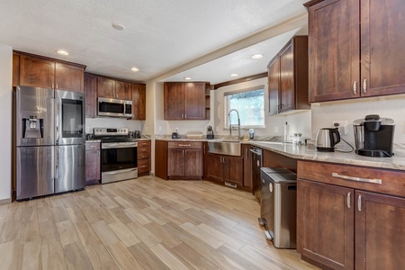 Kitchen with microwave and oven