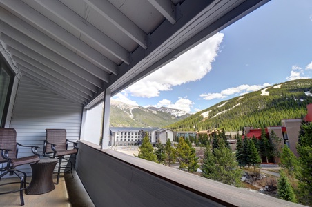 Large balcony looks out to Copper Mountain ski slopes and the Ten Mile Range.