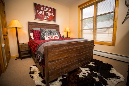 Bedroom features a queen bed