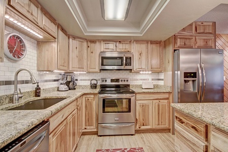 Beautiful Fully Equipped Kitchen Beautiful Fully Equipped Kitchen 