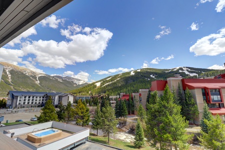 Views of Copper Mountain slopes and Snowbridge hot tub below.