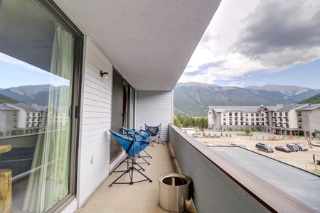 Large balcony with great views of the Ten Mile Range and Center Village.