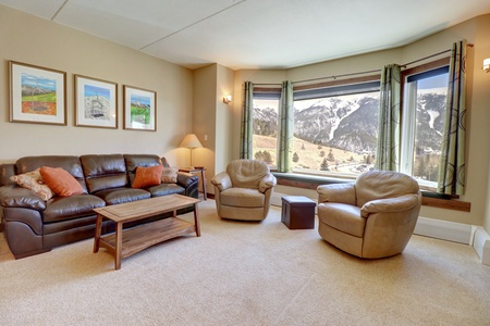 Cozy living area with great mountain views