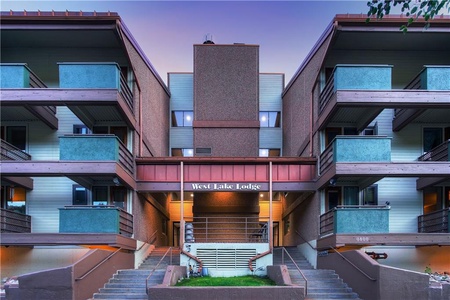 West Lake Lodge entrance