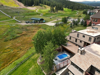 Village Point offers a great, outdoor communal hot tub. It offers great mountainside views.