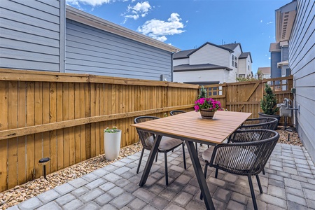 Private "side yard" with outdoor dining