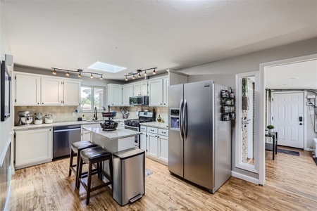 Kitchen with breakfast nook & seating for 2