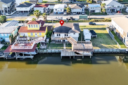 Quiet waterfront cottage