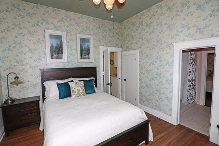 Master bedroom with Queen bed