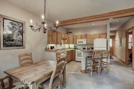 Kitchen/Dining area