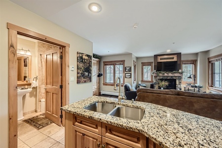 Kitchen/ Living Room