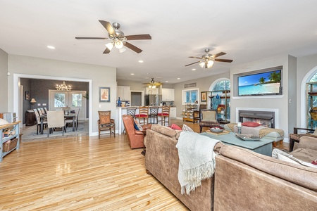 1st Floor Living Room-Smart TV/Gas Fireplace