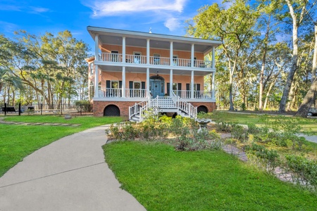 Welcome to Bay Breeze Manor on Johns Island!