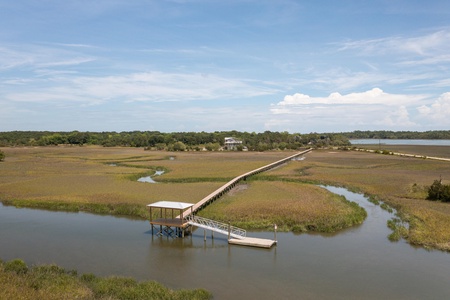 Private dock to the river with platform and covered area Private dock to the river with platform and covered area 