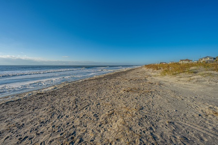 Walk everywhere in 2 minutes...including the beach Walk everywhere in 2 minutes...including the beach 