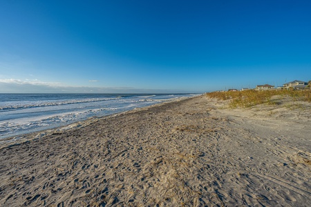 Walk everywhere in 2 minutes...including the beach Walk everywhere in 2 minutes...including the beach 