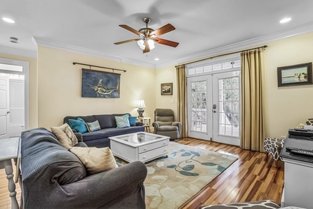 Living space right off the entry