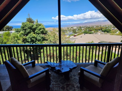 Epic views of North Kohala shoreline, Kamuela Mountains and Maui. This lanai / balcony is off the Primary Bedroom Sit on the upstairs lanai (off Primary bedroom) to enjoy fabulous views 