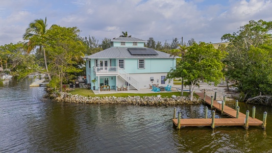 Private Dock, multiple seating areas