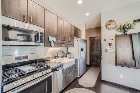 94 Crest View Drive - Web Quality - 009 - 09 Kitchen