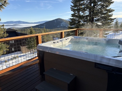 Experience breathtaking views of the Sierra Nevada peaks like never before, all while soaking in your hot tub on the deck. It doesn’t get more spectacular than this!