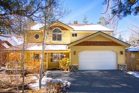 parking for 3 vehicles in driveway, 1 vehicle in garage, direct access to  home