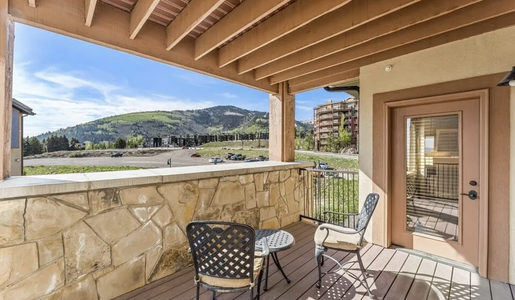 Wonderful Deck Space with Mountain Views!