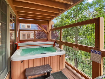 Private Hot Tub on Balcony!