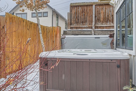 Private Hot Tub to Relax and Soak your Troubles Away!