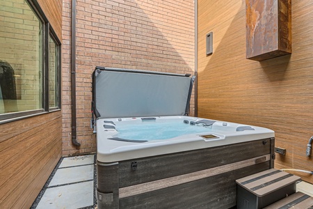 Brand New Private Hot Tub in Courtyard