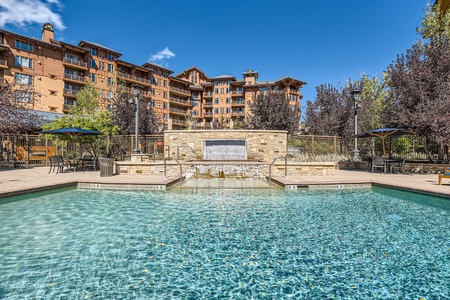 Resort Communal Pool