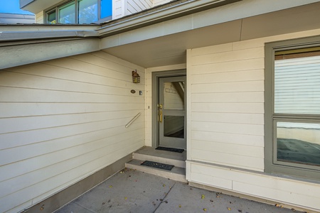 Exterior Front Entry