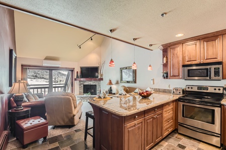 Well Equipped Kitchen with Stainless Steel Appliances!