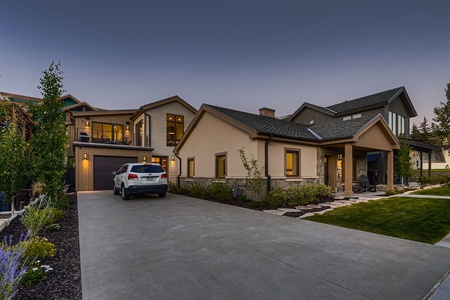 Welcome to Your Perfect Home in Park City! Private Driveway with Plenty of Space forParking