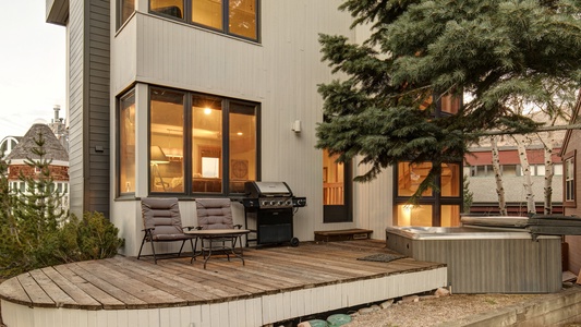 Spacious Back Deck with Hot Tub and Grill