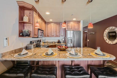 Wonderful Kitchen Area with Breakfast Bar for 4!