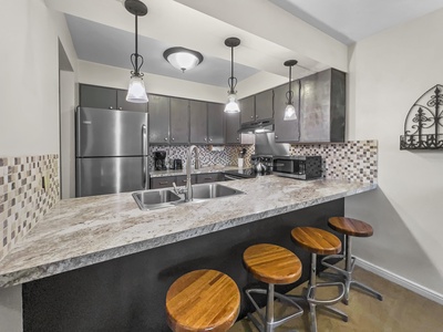 Lovely Renovated Kitchen with Breakfast Bar