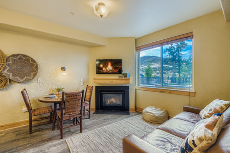 Living Room/Dining Area