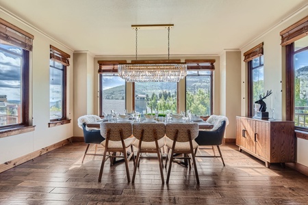 Wonderful Dining Area with Panoramic Mountain Views!