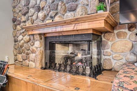 1454 Deer Valley Drive S - Web Quality - 006 - 08 Living Room Detail