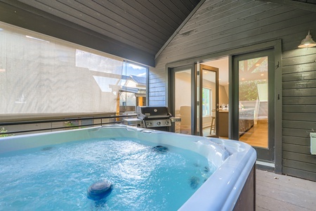 Exterior Hot Tub
