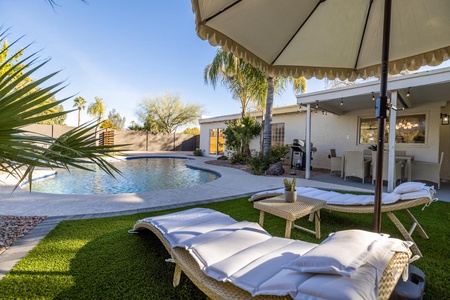 A perfect spot to enjoy the afternoon sun, after a long day of sightseeing!