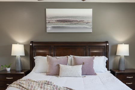 Master Bedroom w TV