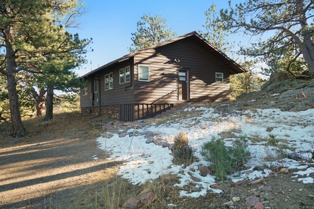 O'Deer Cabin Estes Park, Driveway and front door.