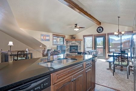 Timber Mountain Retreat Estes Park, Open concept kitchen/dining area. Dining table just across from the kitchen/counter-top seating. Sliding glass doors out to deck provide beautiful mountain views.