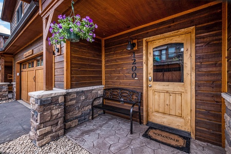 Twin Pines Estes Park, Main entrance to the home.