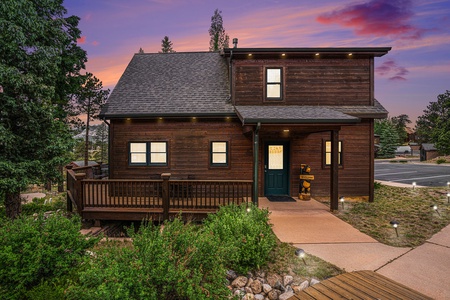 Solitude Cabins by SkyRun, Bear Den exterior at twilight