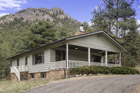 Aspen View Getaway Estes Park, Welcome! exterior view of home