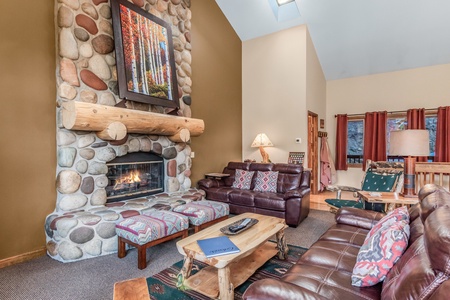 Living room with a gas fireplace 